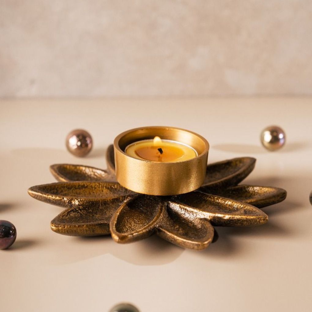 Vintage Lily Tea-light Candle Holder