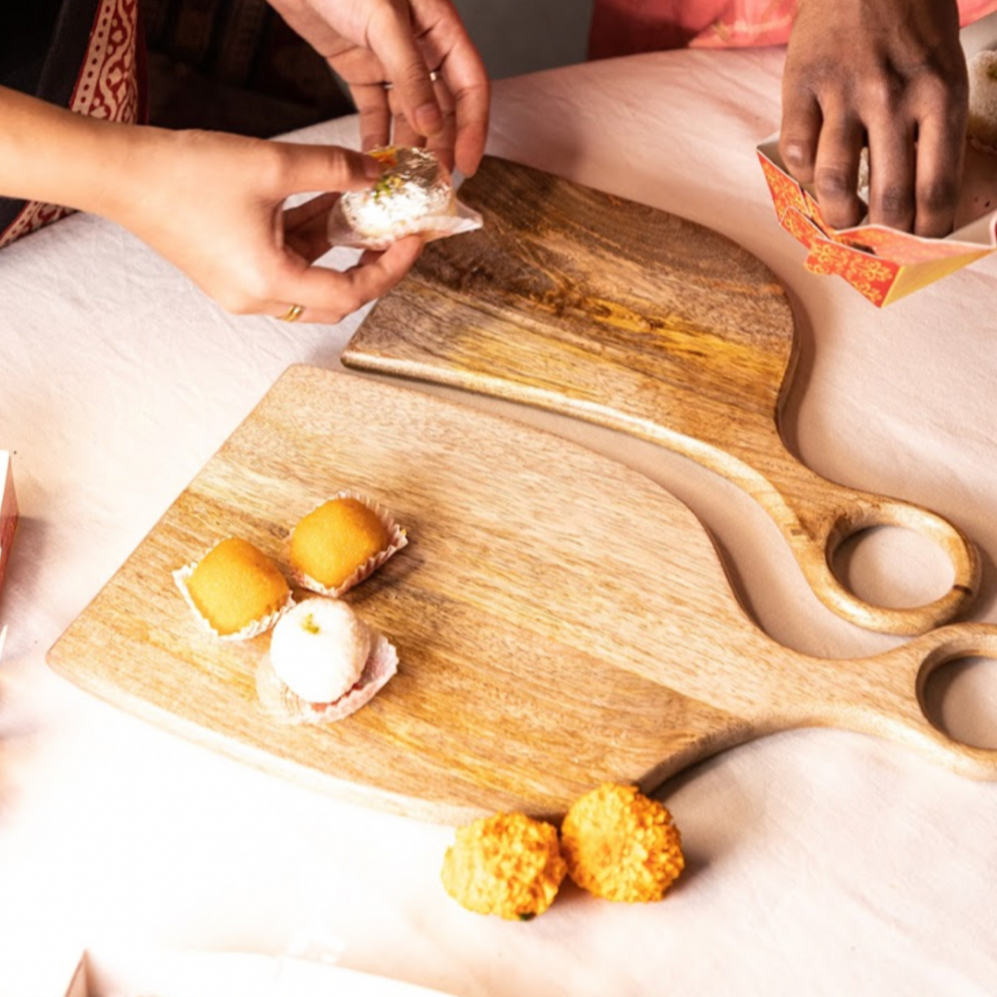 Yin-Yang Mango Wood Platter | Set of 2