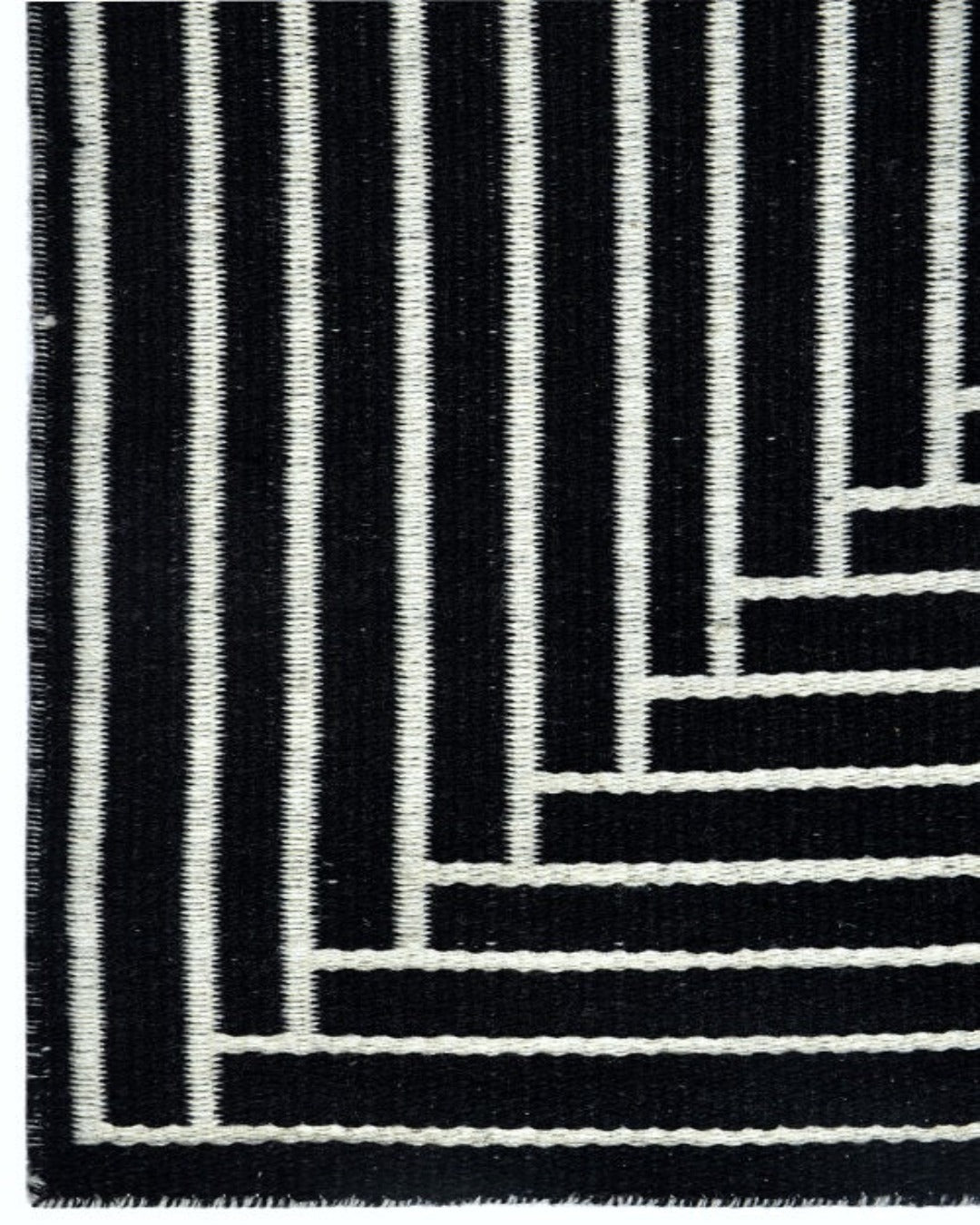 Noir Reversible Rug | Popyuli