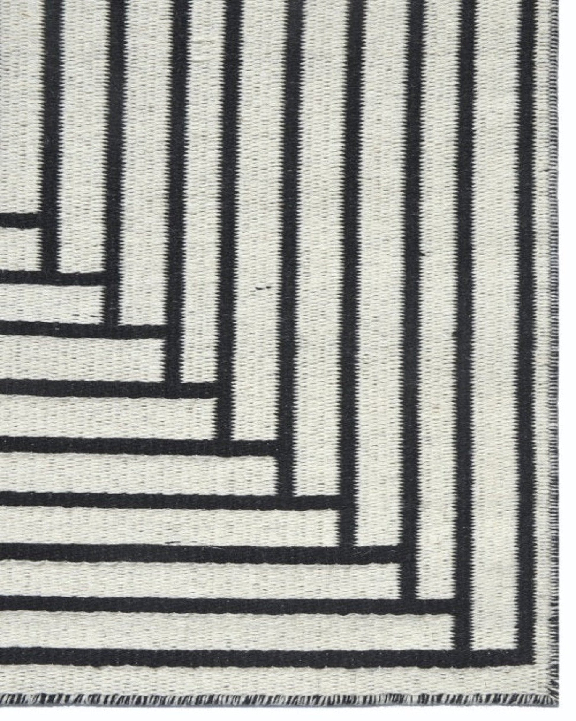 Noir Reversible Rug | Popyuli