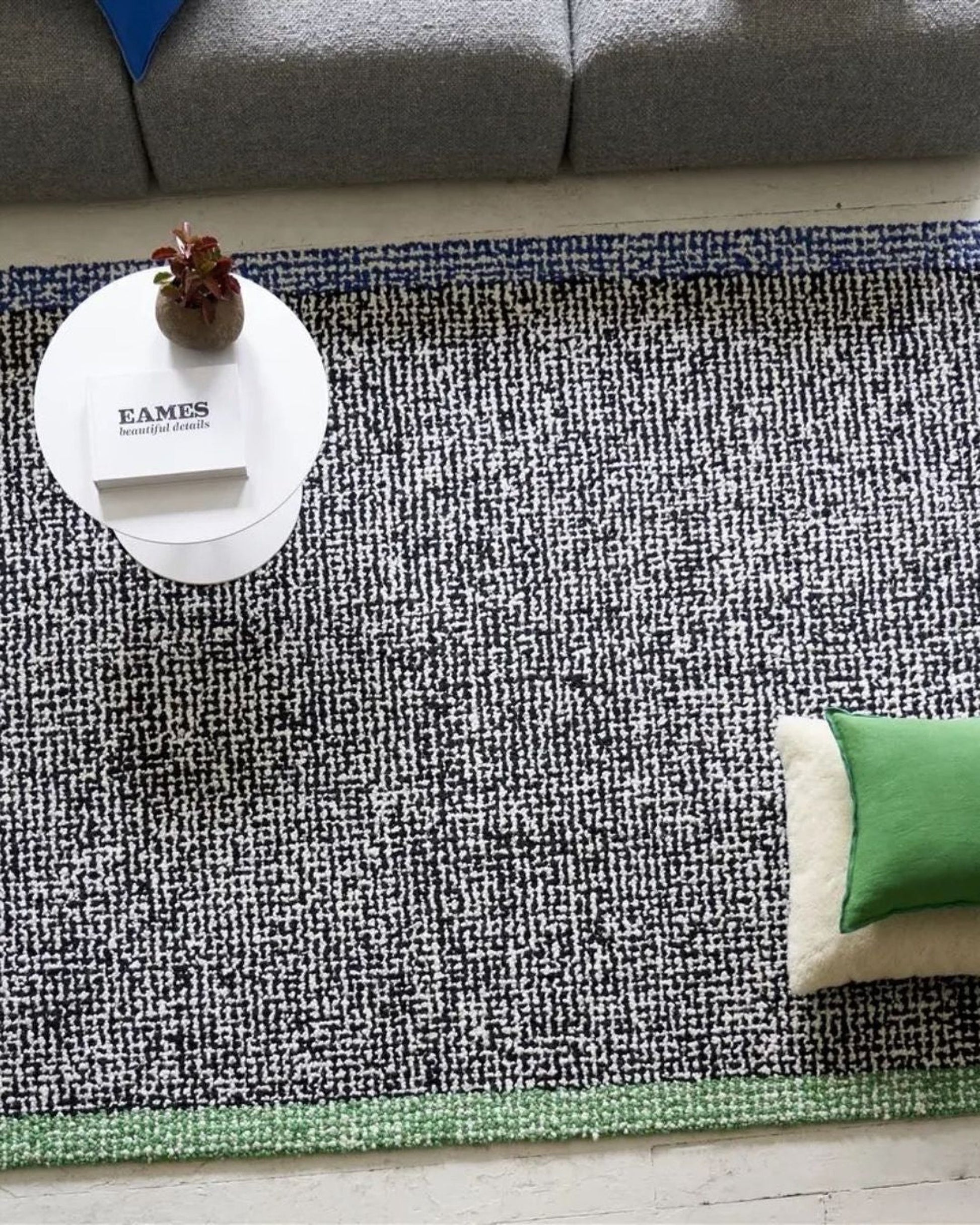 Creek Wool Rug / Charcoal | Popyuli