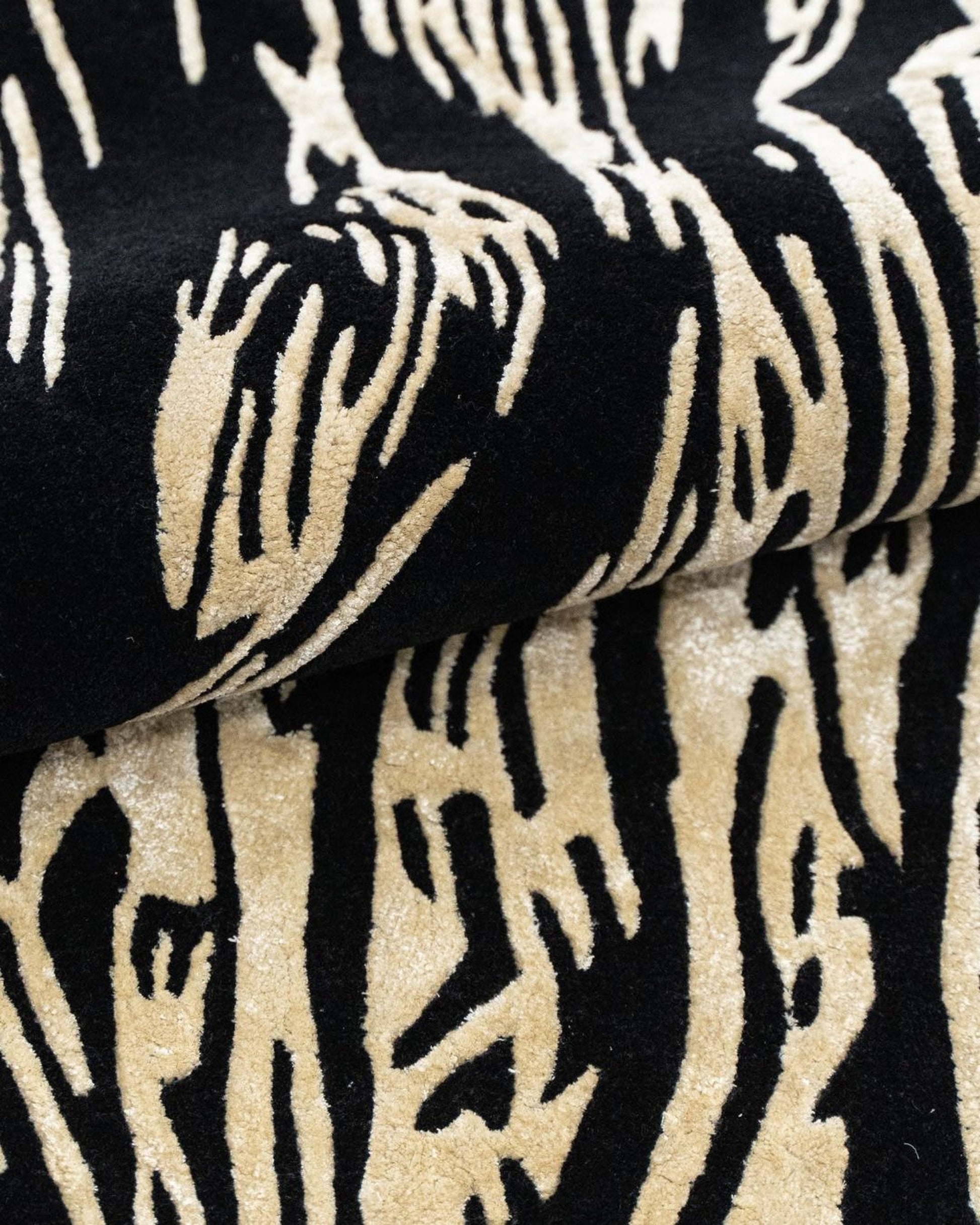 Estra Wool & Silk Rug | Popyuli