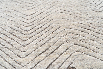 Regal Hand Knotted Rug | Popyuli