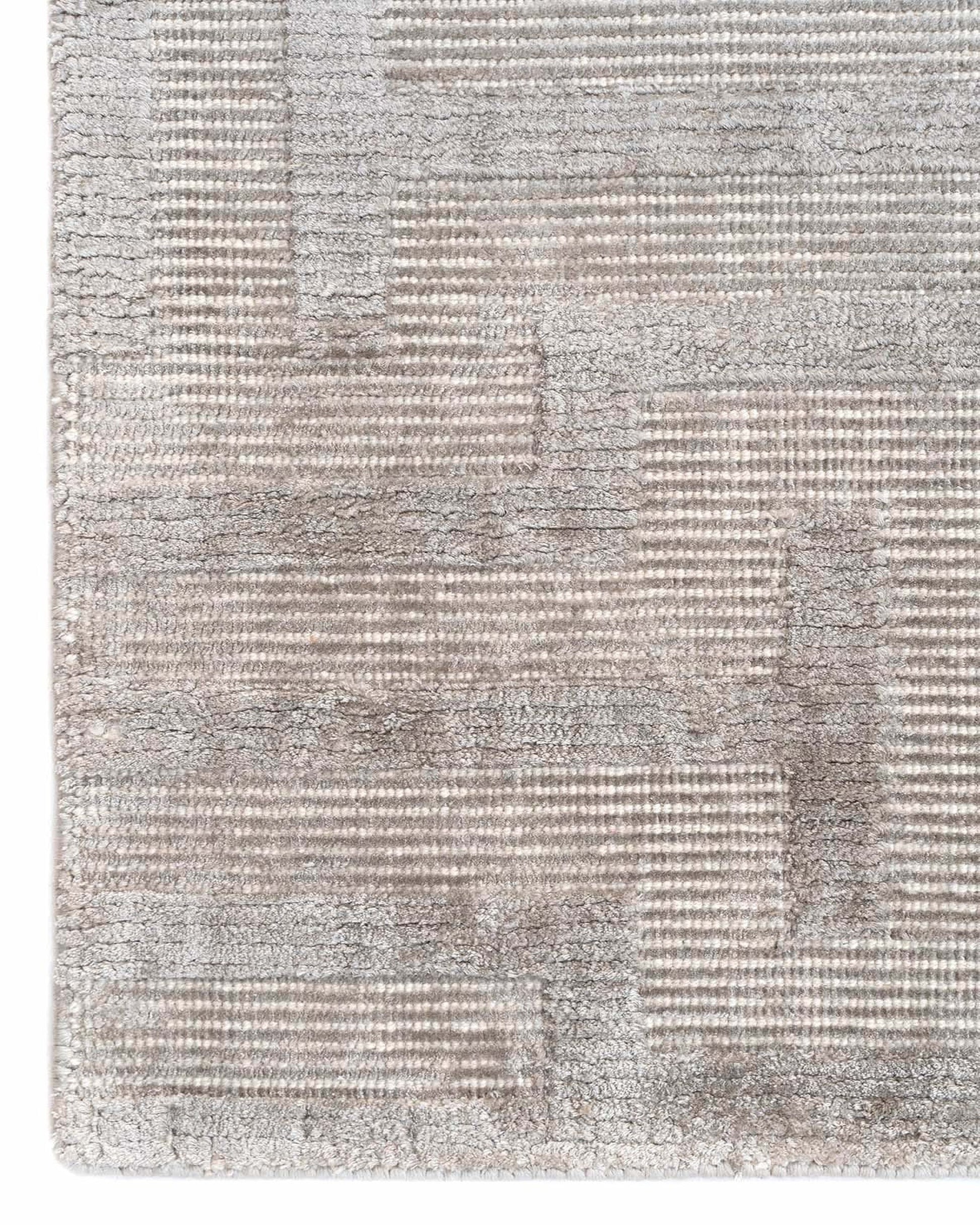 White Metal Wool & Silk Rug | Popyuli