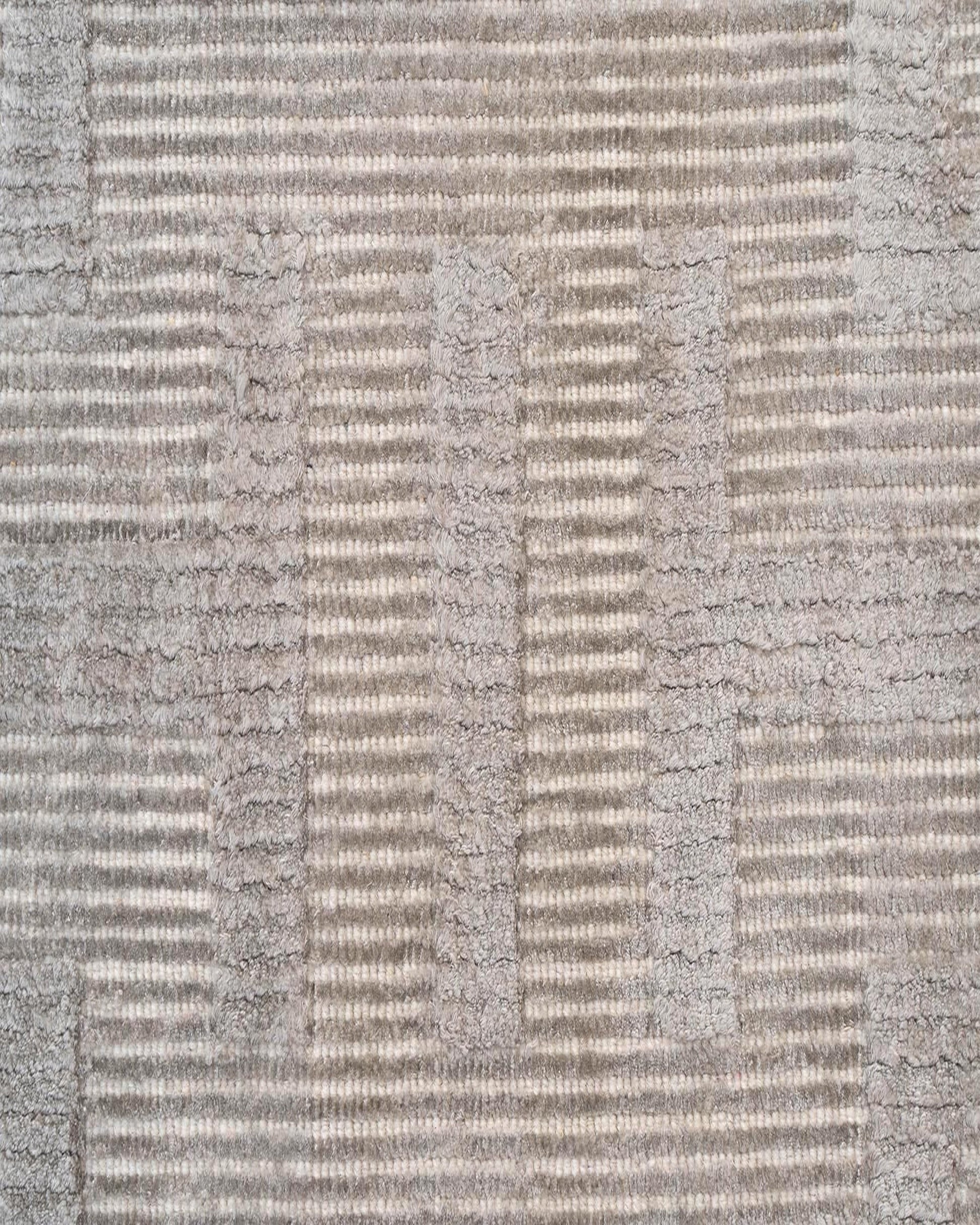 White Metal Wool & Silk Rug | Popyuli