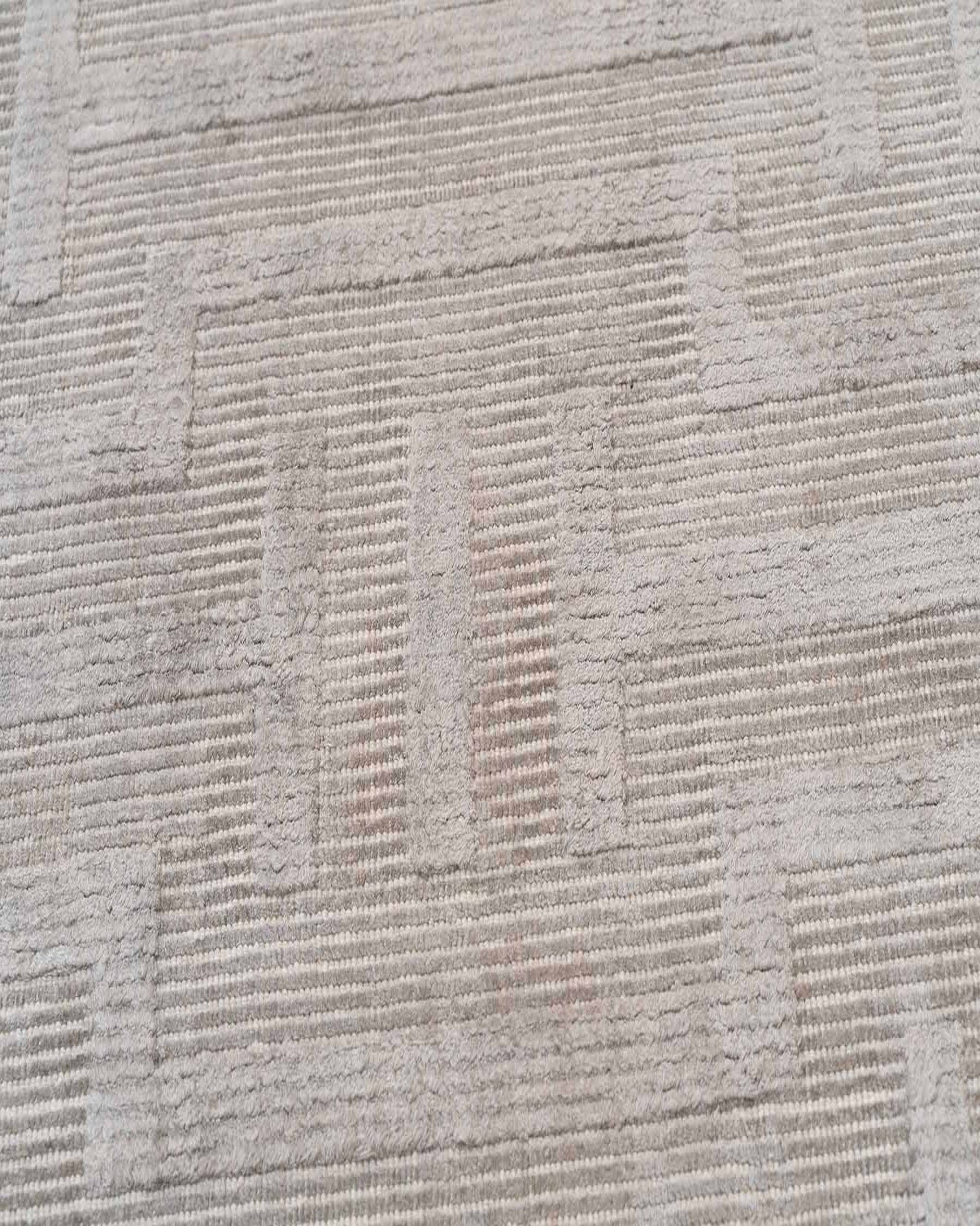 White Metal Wool & Silk Rug | Popyuli