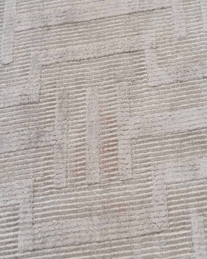White Metal Wool & Silk Rug | Popyuli