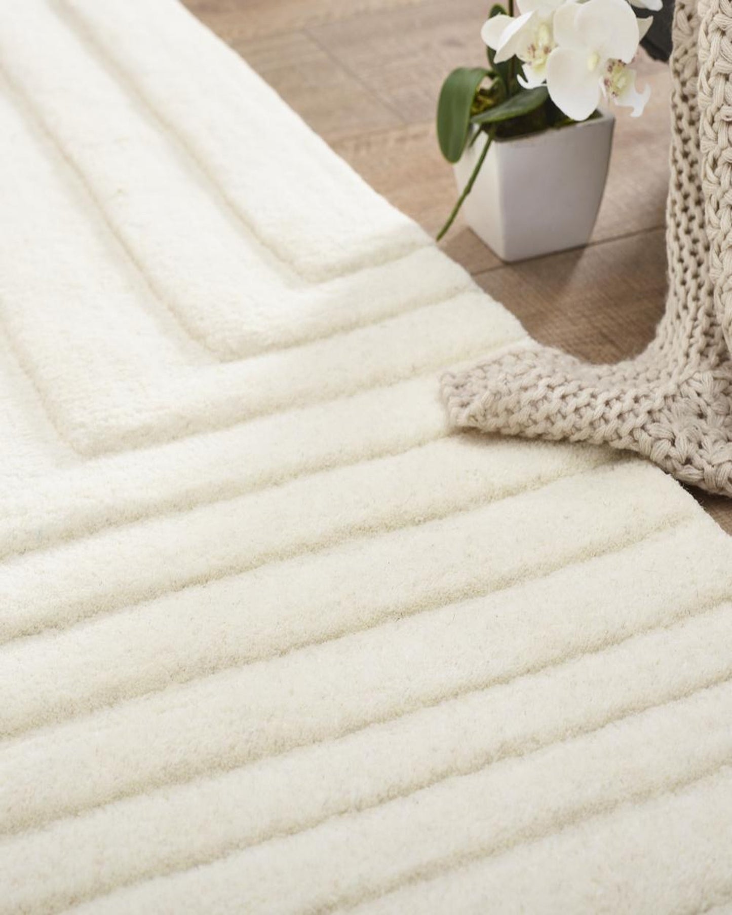 Liner Wool Rug | Popyuli
