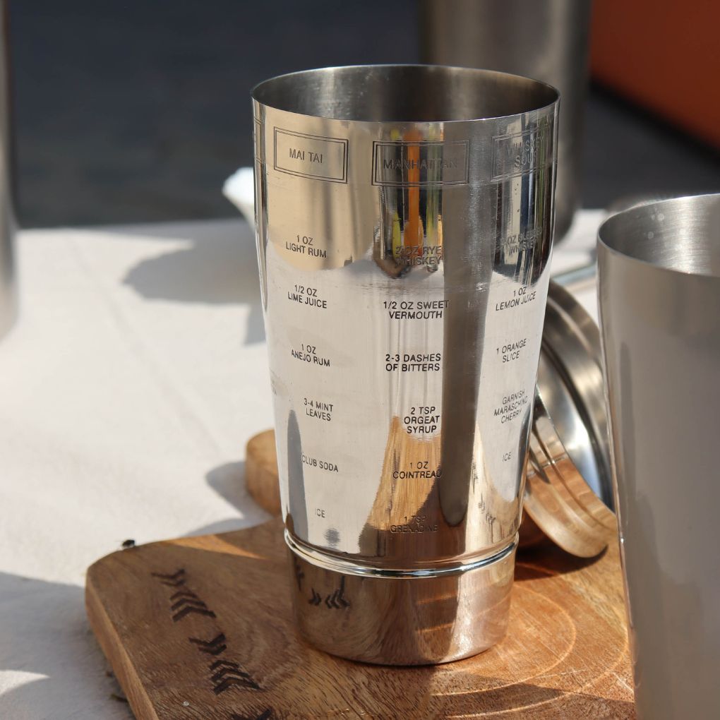 Stainless steel cocktail shaker with twist-to-reveal recipes – Popyuli barware