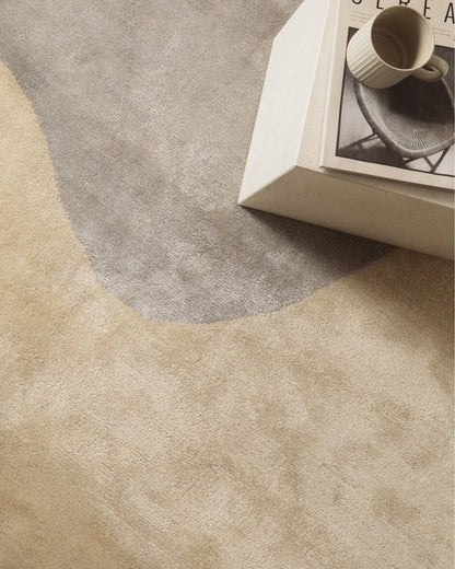 Nasai Silk Rug - Pale grey | Popyuli