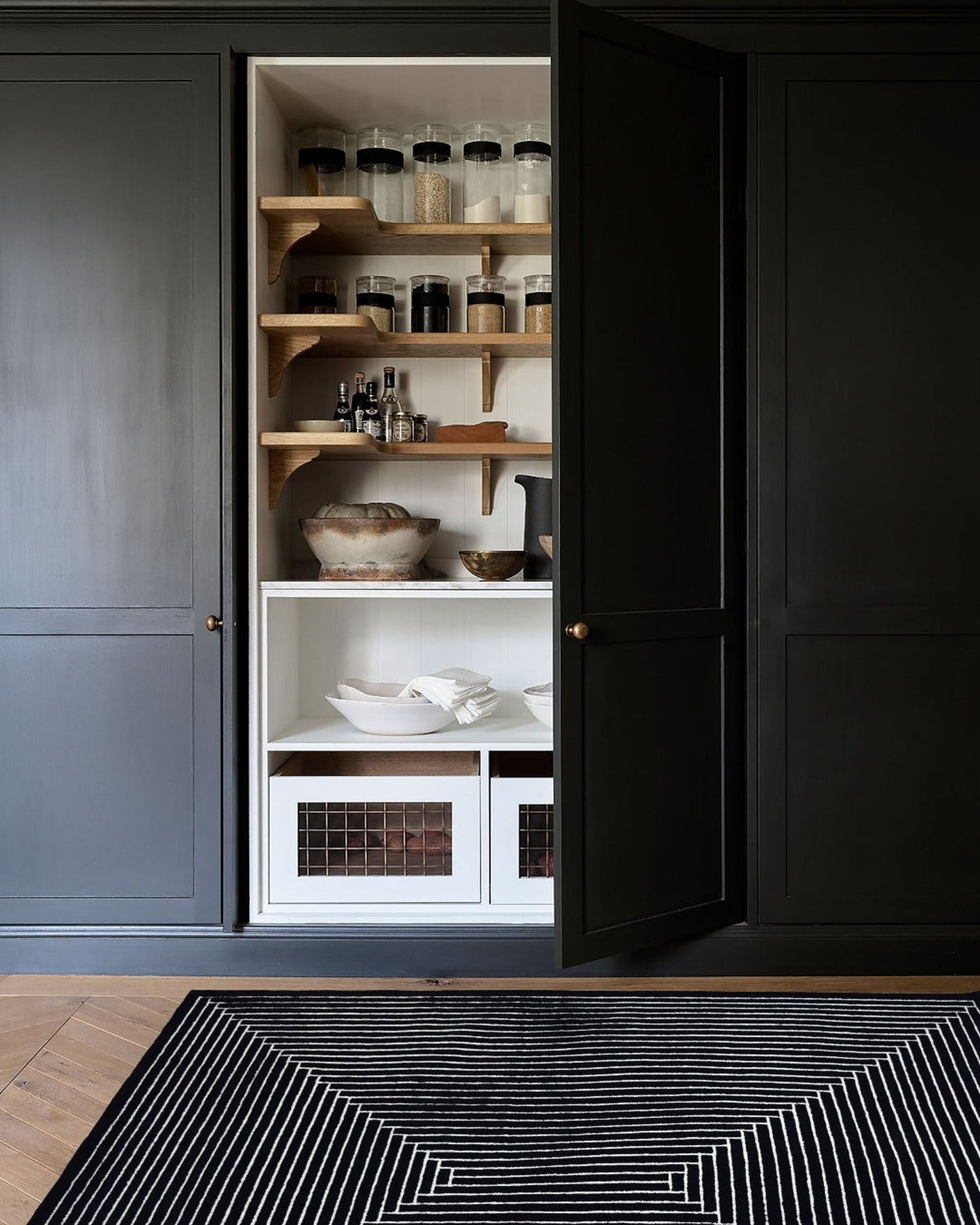 Noir Reversible Rug | Popyuli