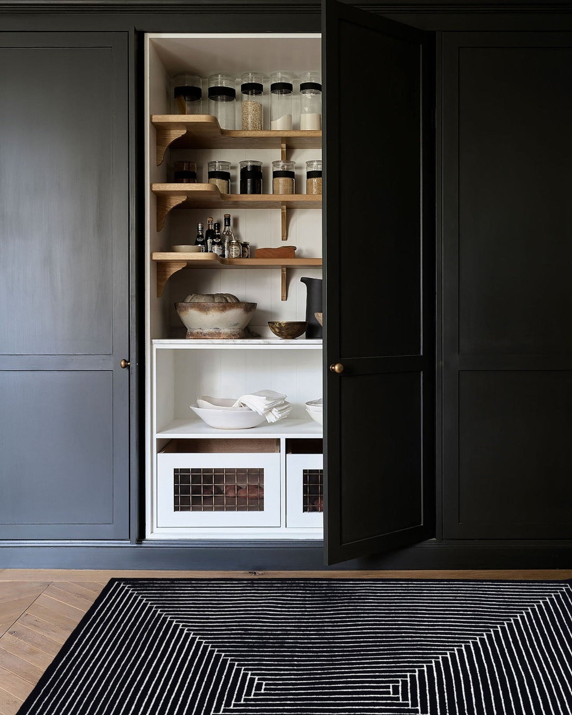 Noir Reversible Rug | Popyuli
