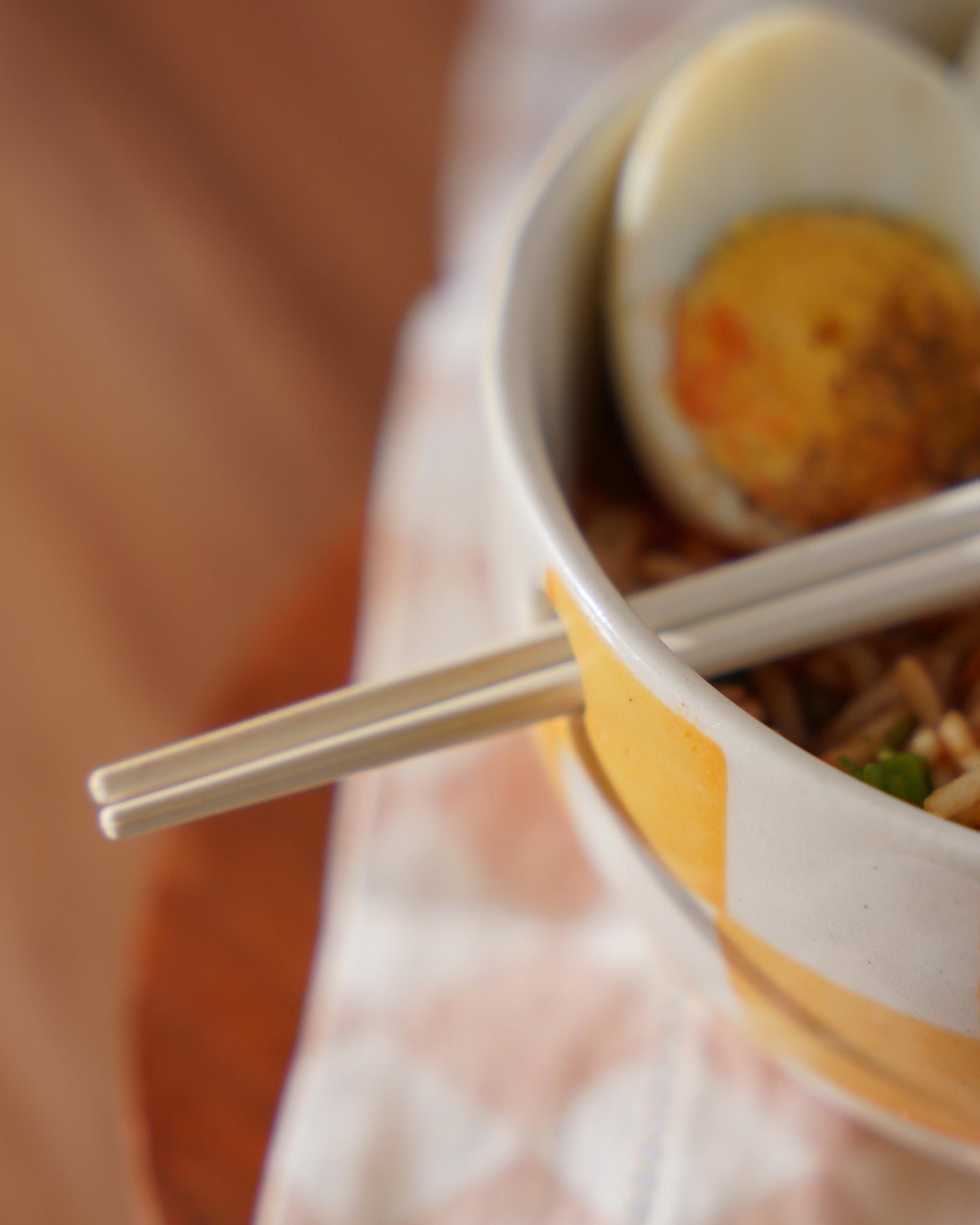 Ela - Ramen/Noodle Bowl with Chopstick Holder