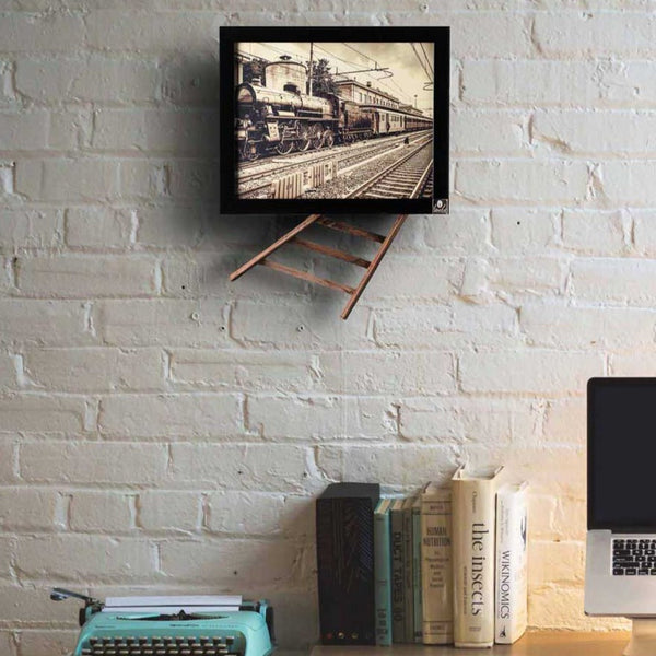 Wall Decor: Don’t Pull the Chain