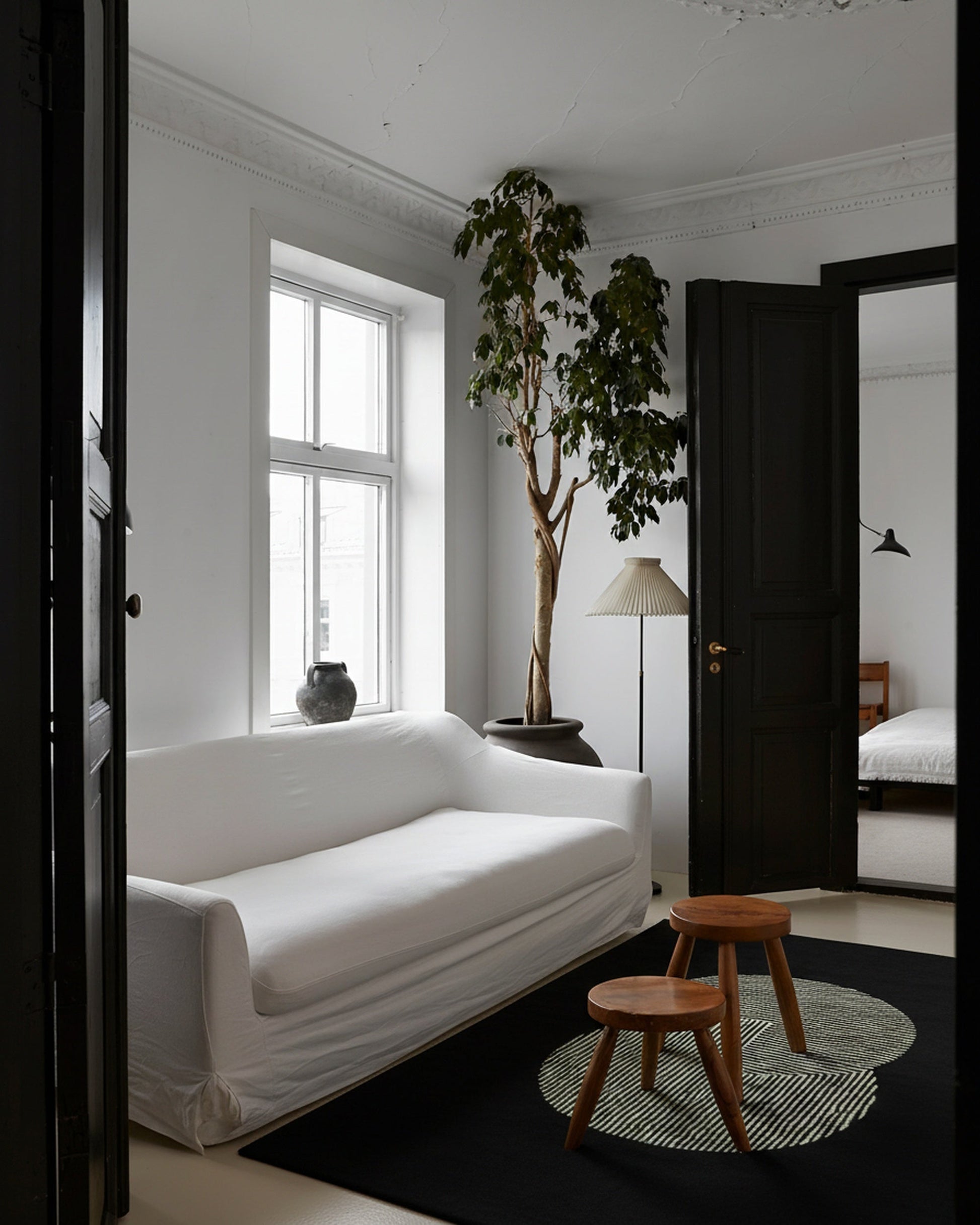 Clique Wool Rug / Pitch Black | Popyuli