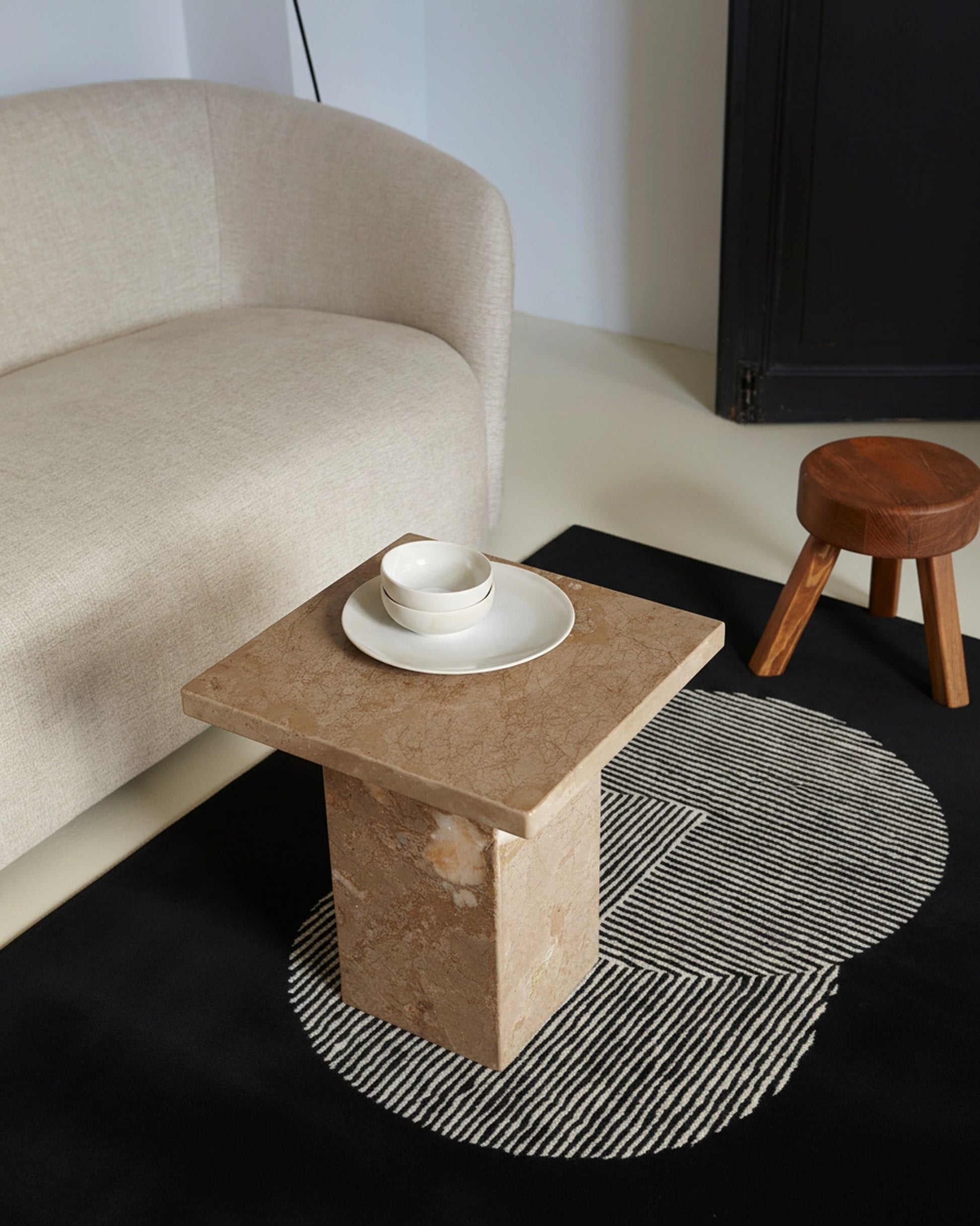 Clique Wool Rug / Pitch Black | Popyuli